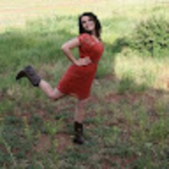 Meet your Posher, Alisha - Picture 1 of 1